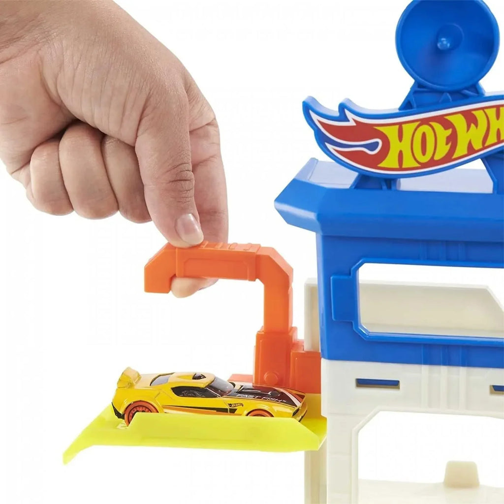Hot Wheels City Shark Escape Playset HDP06 – Multi-Level Action Track Set with Shark Trap | 1:64 Scale | Compatible with Hot Wheels Tracks - Naivri