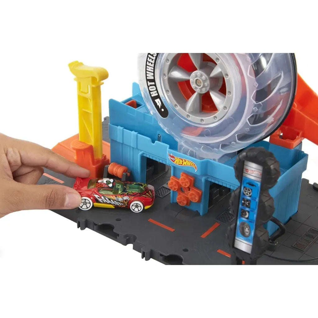 Hot Wheels Super Twist Tire Shop HDP02 – Spinning Tire Playset with Lift Mechanism, Twisting Action & 1 Vehicle | Connects to Other Hot Wheels Tracks - Naivri