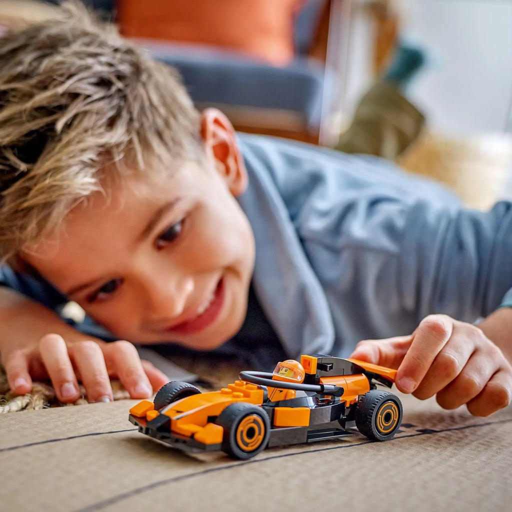 Lego City 60442 F1® Driver with McLaren Race Car - Naivri