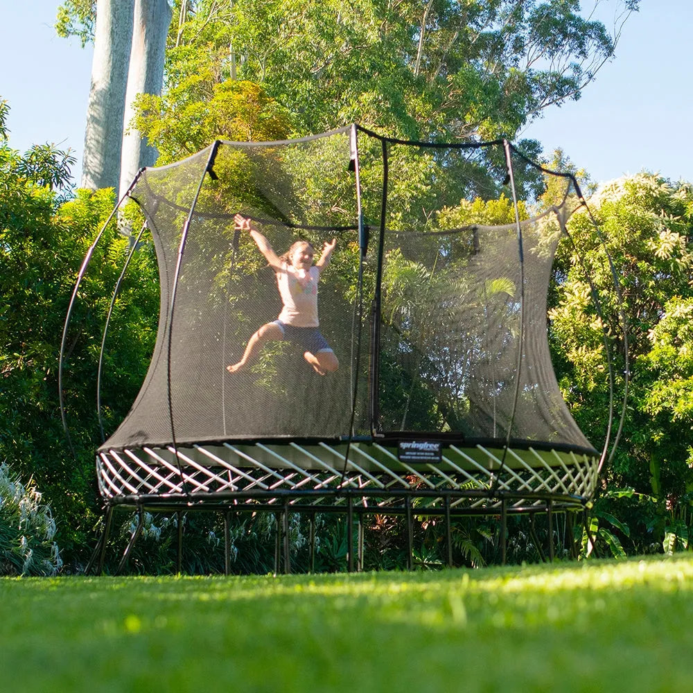 Springfree Medium Oval Trampoline with Enclosure - Naivri