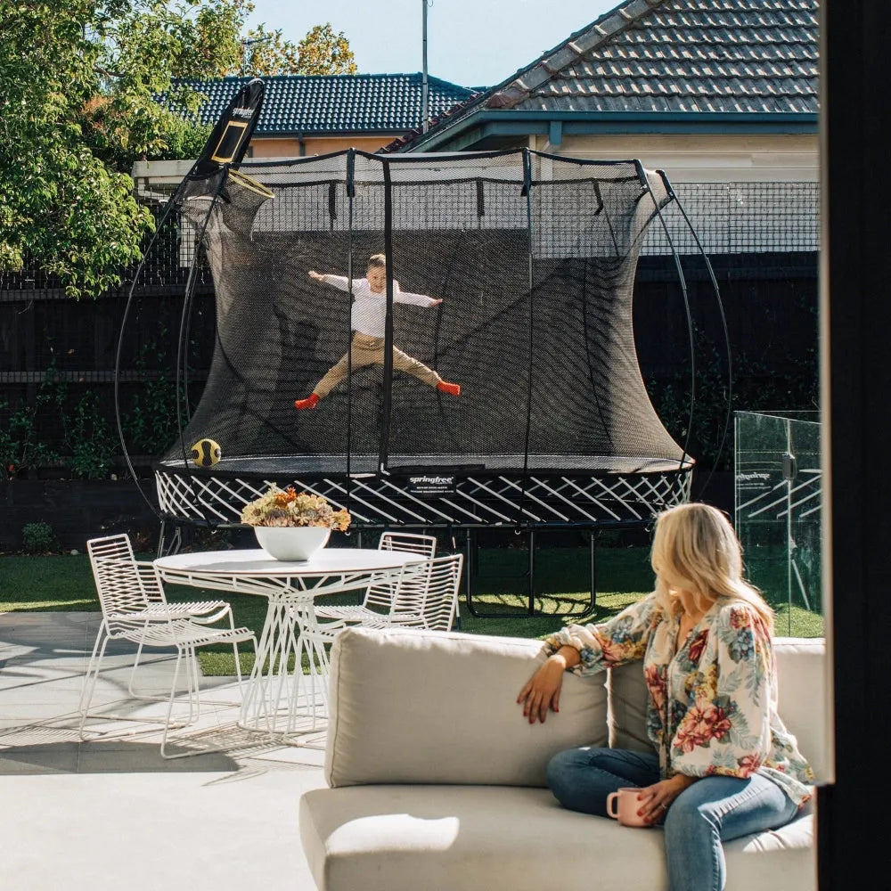 Springfree Medium Oval Trampoline with Enclosure - Naivri
