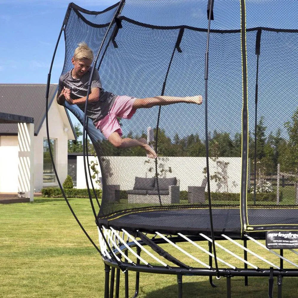 Springfree Medium Oval Trampoline with Enclosure - Naivri