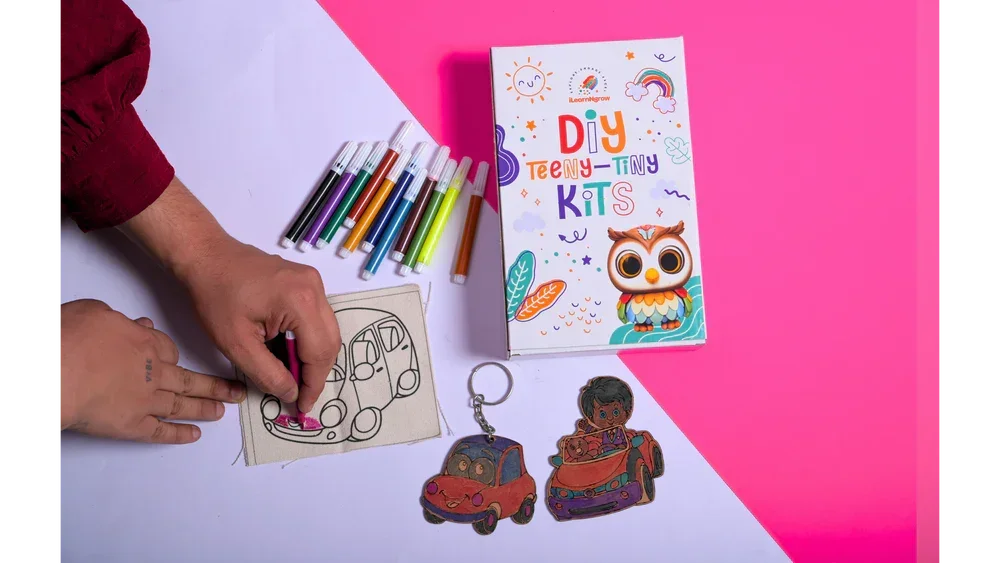 Teeny Tiny DIY Car Painting Kit – 3-in-1 Vehicle Craft Set for Kids | iLearnNGrow - Naivri