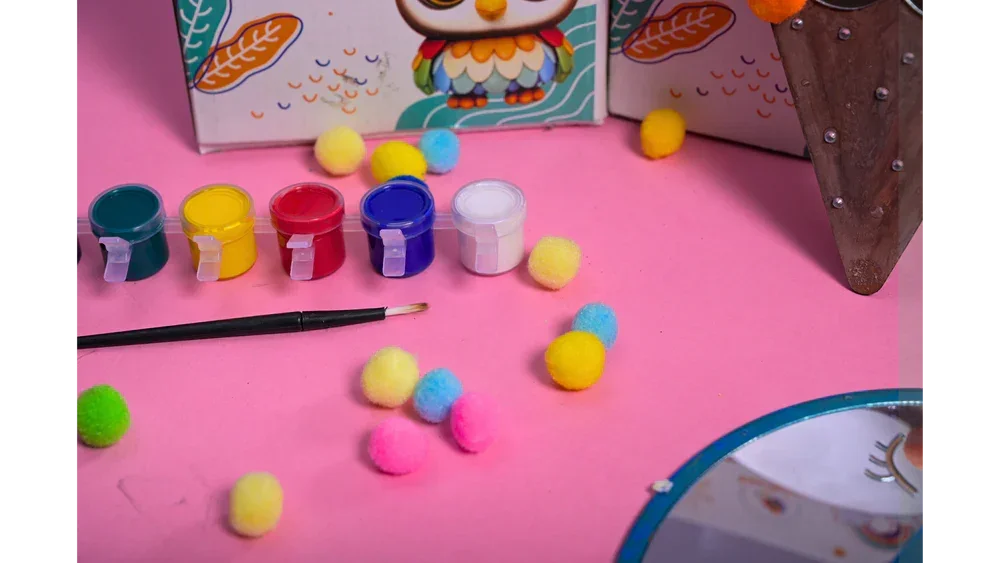 Teeny Tiny DIY Mirror Decorating Kit for Kids – Set of 3 | Paint, Glitter & Pom Poms | iLearnNGrow - Naivri